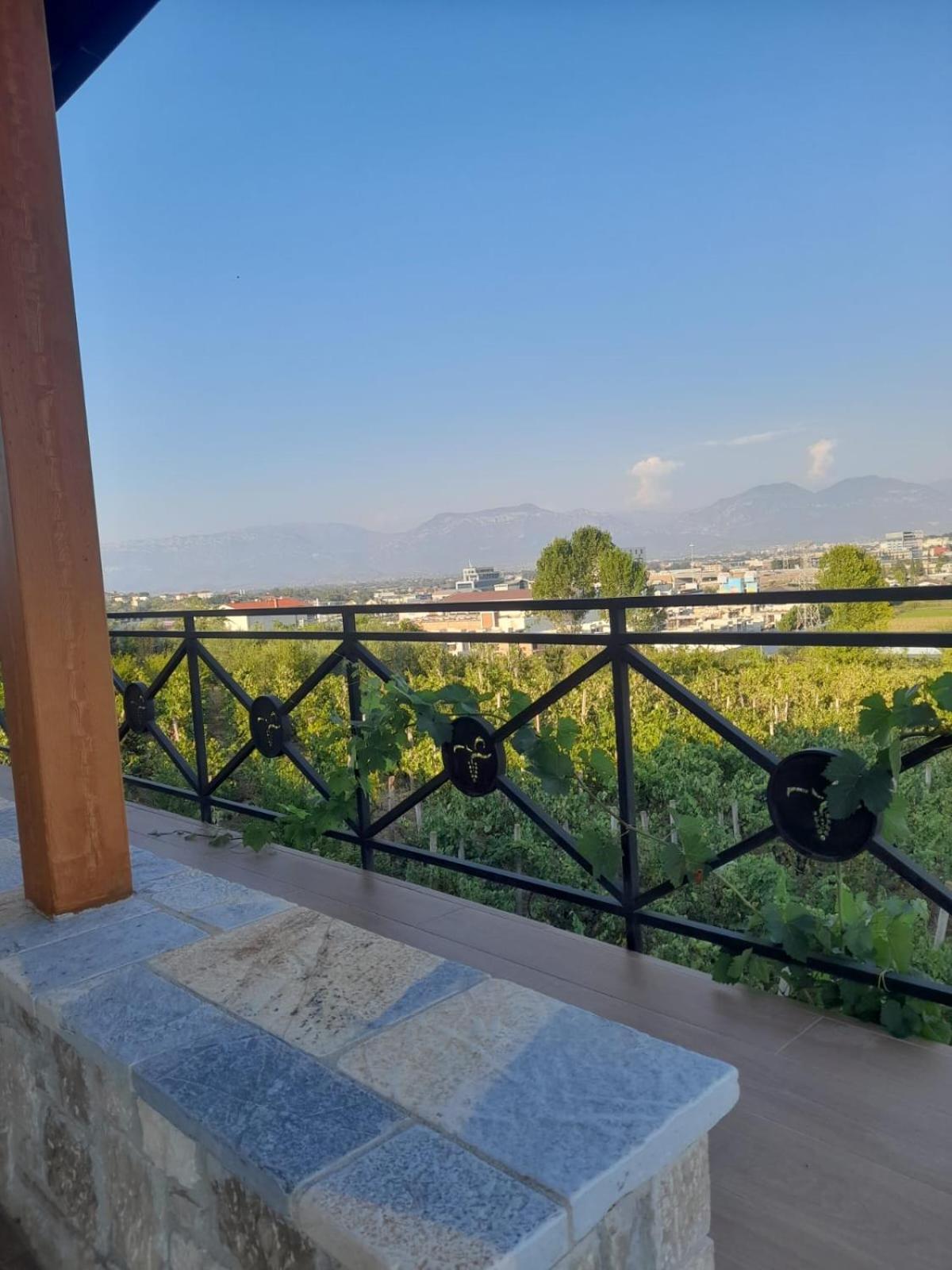 Vila Shehi Guesthouse And Winery Mucaj Kültér fotó
