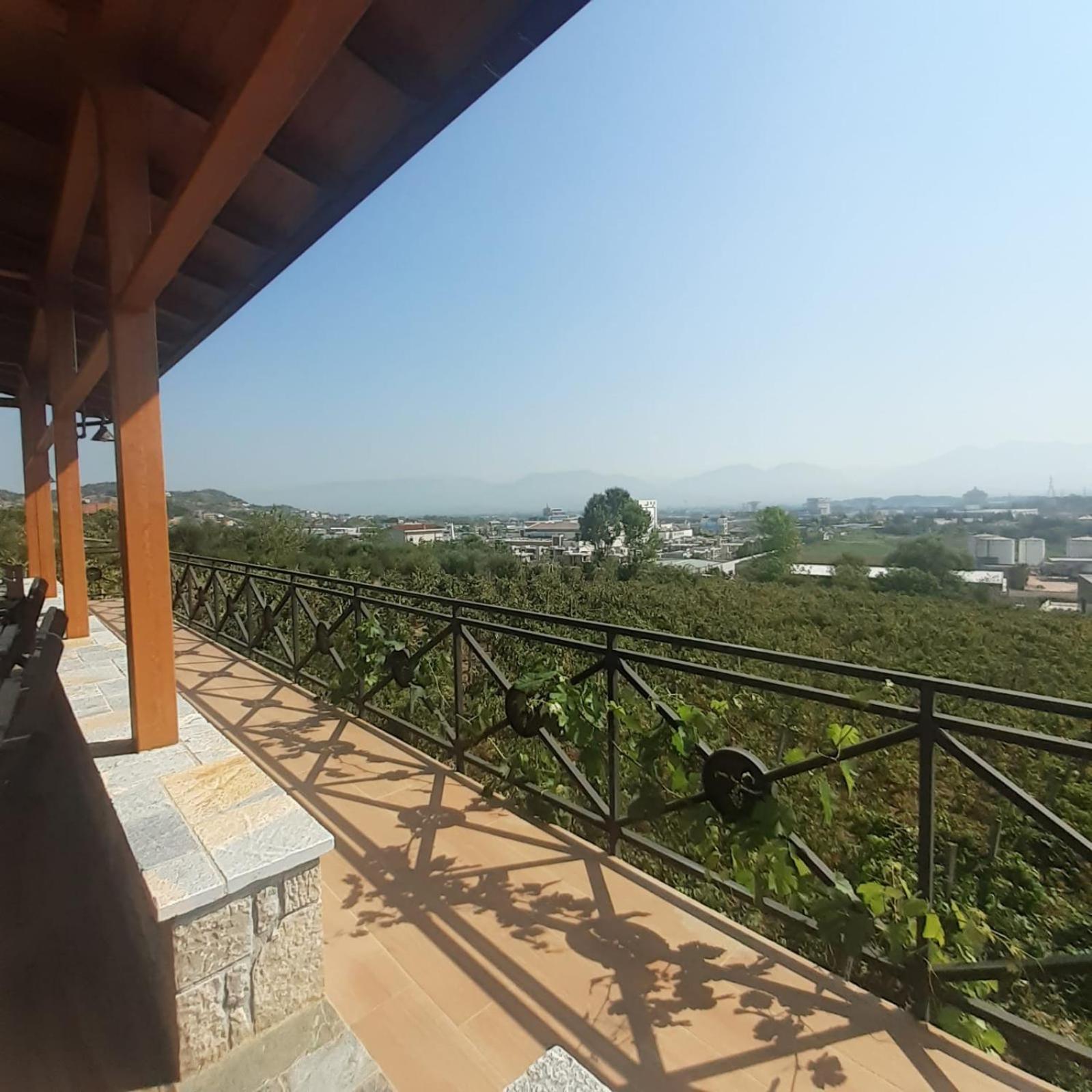 Vila Shehi Guesthouse And Winery Mucaj Kültér fotó